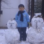 <b>집앞</b>에서 열심히만든 눈사람