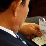 국회에선 폰<b>카로</b> 노는중
