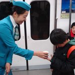 지하철에도 스튜어디스가?? 진짜다 vs <b>합성</b>이다