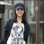 려원의 스키니 진 입고 섹시한 포즈~허벅지 <b>의외네</b>