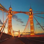 런던하면 빠질 수 없는 아름다운 야경과 <b>다리들</b>