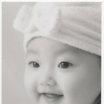 <b>지호</b>의 미모에 푹 빠져 보세요.(백일사진)