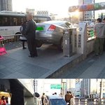 도로가 막혀 지하철을 이용하려는 <b>김여사</b>님