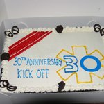 30주년 축하 <b>기념케이크</b>를 만들다.
