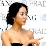 <b>베라</b>왕 패션쇼 온 전혜빈 속보이는 원피스!!글래머 몸매