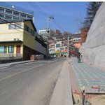 등교를 위해서 <b>등산</b>을 해야겠군