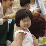 단춧구멍 눈웃음속의 행복