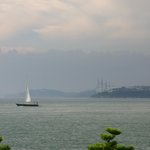 일본 시코쿠와 본토인 <b>혼슈</b>를 연결하는 다리입니다.