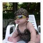 표범<b>무늬</b> 아기수영복광고?