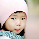 좀 <b>새침</b>한 표정도 지어보지만..