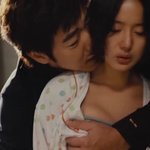 윤진서의 가슴을 <b>마구</b> 만지는 남자배우.