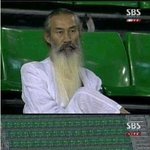 <b>비범</b>한 모습의 할배