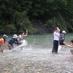 <b>동심</b>으로 돌아가 물장구도 치고..