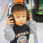 <b>찬이</b>는 음악감상중..