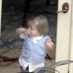 <b>제이든</b>스피어스, 엄마가 나가지 말래요~