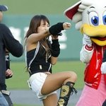 <b>시구</b>하러 온 채연~ 인간적인 뱃살 드러나다