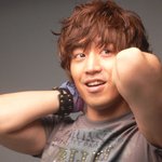 <b>에릭</b>의 nii 찰영현장 수줍은 표정