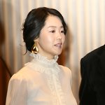 5년만에 공식<b>석상</b>에 모습 드러낸 황수정씨