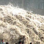 <b>해일</b> 일으나는 장면 같내예