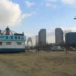 <b>보트</b> 하우스와 쌍둥이빌딩