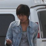 주지훈의 사랑을 <b>한</b><b>몸</b>에 받는(?) 완전소중 나시와 완전소중가방