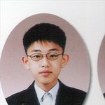 반올림 <b>유아</b>인 중학교 졸업사진