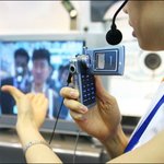 카메라 폰 디자인은 거기가 거기?