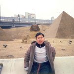 <b>모형</b>피라미드 앞의 꼬마