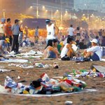 [해수욕장은 쓰레기장/르포] 바다에 술병 던지고 백사장서 <b>용변</b>