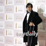 럭셔리 <b>목발</b>과 함께 대상 수상한 욘사마