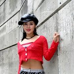 빨간티의 <b>배꼽</b>이 이쁜여자