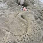 낙산해수욕장에 나타난 <b>인어</b>공주?