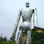 캔1500개로 두달걸려 만든 거대 <b>깡통</b>로봇