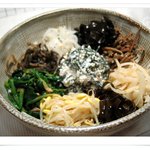 비빔밥과 <b>탕국</b>