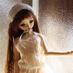 오늘 <b>생일</b>이라서 이 인형 하나 <b>사</b>주셨어요