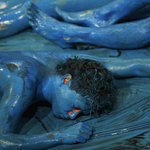 "start <b>again</b>" 나체 퍼포먼스