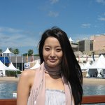 칸에서 아시안프레스 인터뷰중인 김희선의 <b>생생</b> 표정