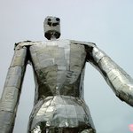 캔1500개로 <b>두달</b>걸려 만든 거대 깡통로봇