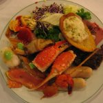 맛있는 <b>모듬</b>식사 여러 가지 음식을 집에서 만들어서 부모형제들이랑...