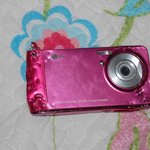 새로산 뷰티폰 핑크 한달도 안되어 저의 강아지 입속으로~ㅠ 사진첨부합니다