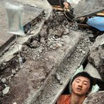 中 <b>사천</b>성 지진현장 생존자 구조장면!