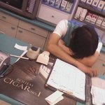 황당한 <b>알</b>바중 주무시는 <b>g</b>*25시 편의점 알바생..(사진有)