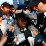 어제<b>시위</b>에서 여자머리채잡는 전경의모습