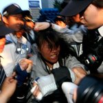 몸이 불편한 <b>여인</b>의 머리채 함부로 잡냐??