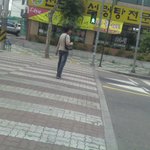 이것은 <b>횡단</b>보도도 아니고 인도도 아니여