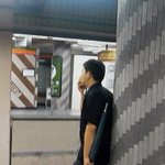 공공 장소에서 이게 <b>모니</b>~