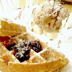 삼청동 <b>빈스</b>빈스에서 맛본 아이스크림 와플