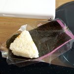 <b>삼각</b>김밥은 이렇게 뜯는거