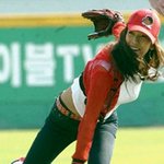 이효리, <b>조여정</b>, 자밀라, 이채영 연예인 시구의 최고봉은 ??