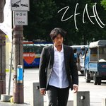 얼굴에 스크라치도 간지좔좔 흐르는...<b>지섭</b>